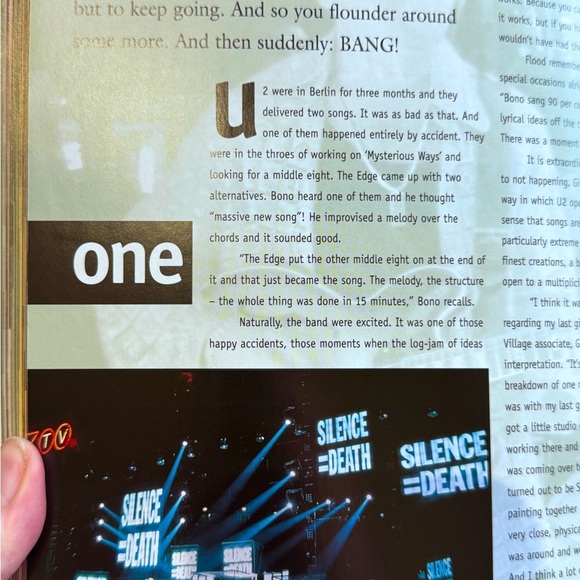 📚 Exclusive U2 Into the Heart - Behind the Music Book by Niall Stokes - Picture 16 of 16